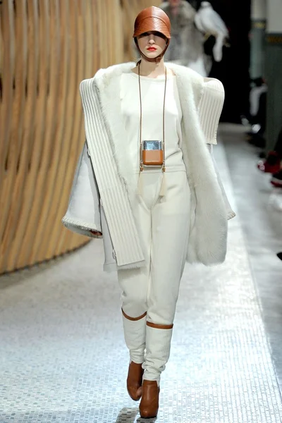 Look 8
